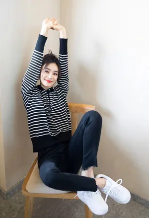 袁姗姗清爽甜美写真图片