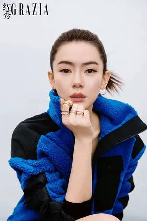 戚薇时尚百变杂志封面大片_2