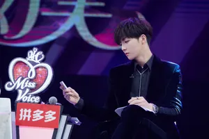 陈立农酷黑造型帅气写真图片_7