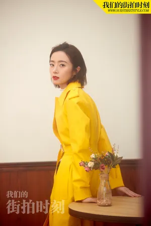 胡冰卿明黄色少女写真图片_2