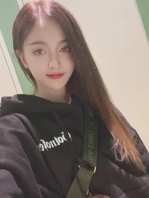 吴宣仪性感俏丽自拍照图片_4
