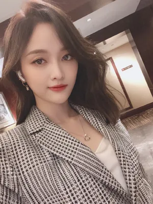 吴宣仪性感俏丽自拍照图片_12