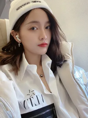吴宣仪性感俏丽自拍照图片_15