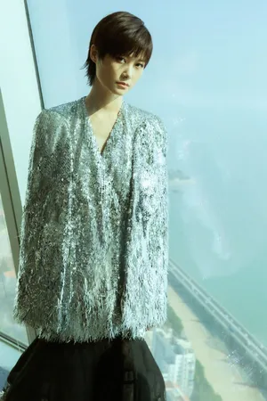 李宇春亮片裙性感写真图片_2
