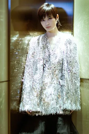 李宇春亮片裙性感写真图片_3