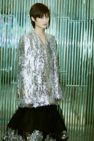 李宇春亮片裙性感写真图片_5