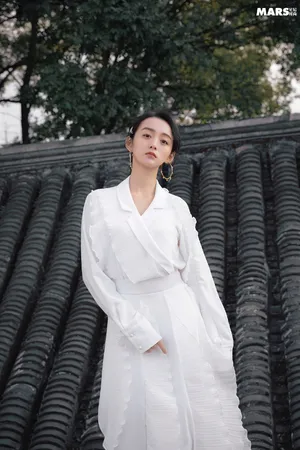 何泓姗优雅随性写真图片_6