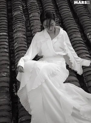 何泓姗优雅随性写真图片_7