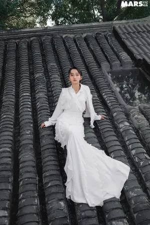 何泓姗优雅随性写真图片_10