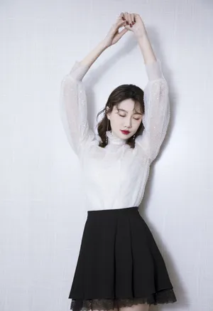李斯羽甜美优雅写真图片