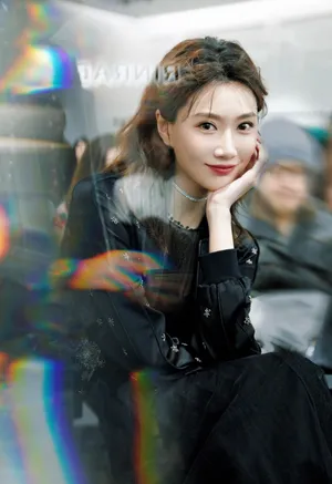 李斯羽时尚酷黑写真图片_3
