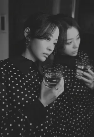 张靓颖波点裙唯美浪漫写真图片