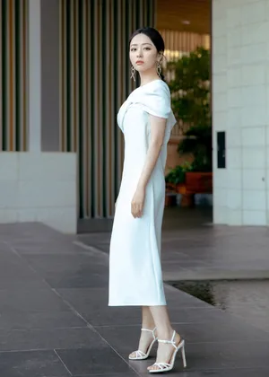 张靓颖纯白优雅时尚写真图片_5