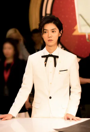 鹿晗儒雅少年写真图片_3