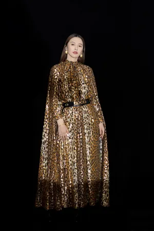 谭维维金色披风裙性感写真图片_1