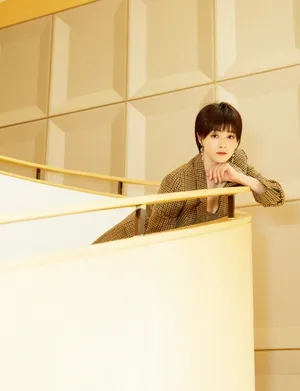 蒋欣短发精致写真图片_2