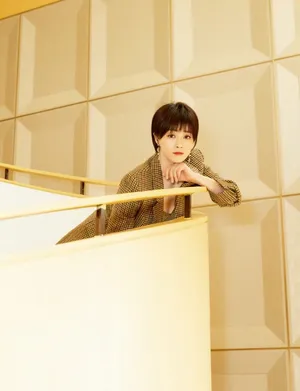 蒋欣短发精致写真图片_6