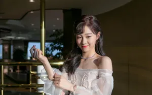 李子璇樱花妆甜美写真图片_6