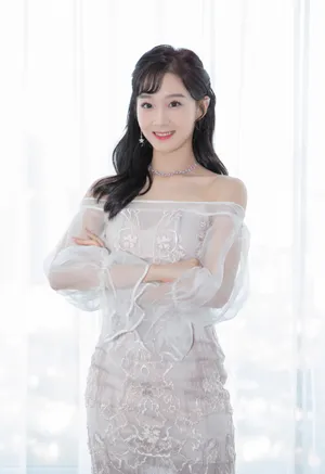 李子璇樱花妆甜美写真图片_7