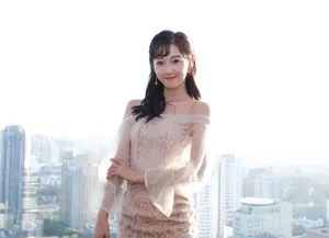 李子璇樱花妆甜美写真图片_11