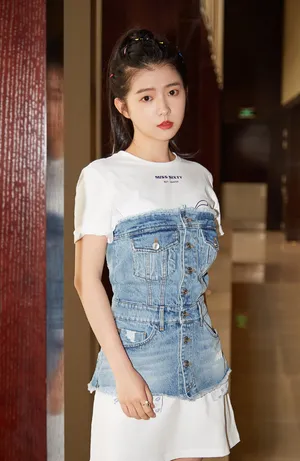 何蓝逗清新甜美活动写真图片