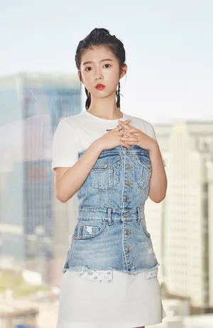 何蓝逗清新甜美活动写真图片
