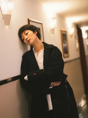 齐溪清爽短发写真图片
