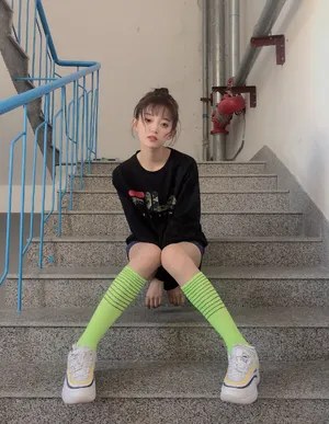 罗予彤清秀私服街拍图片_1