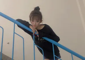 罗予彤清秀私服街拍图片_3
