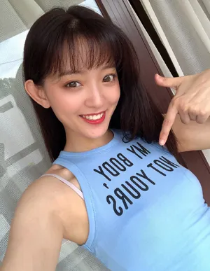 罗予彤清新俏皮自拍图片第1张