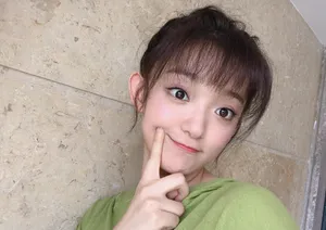 罗予彤清新俏皮自拍图片_5