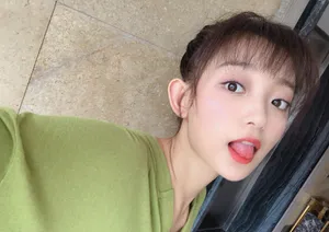 罗予彤清新俏皮自拍图片_6