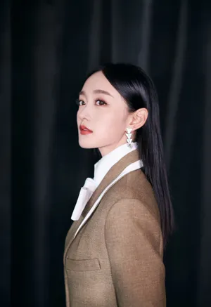 何泓姗优雅性感写真图片_2