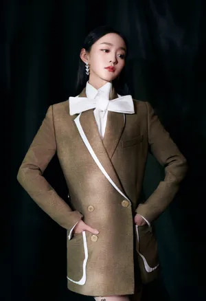 何泓姗优雅性感写真图片_3