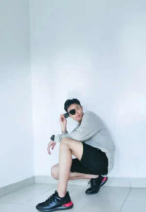 王森帅酷街拍写真图片_2