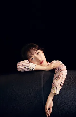 李念优雅知性写真图片_3