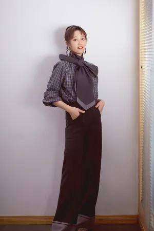 蓝盈莹复古元气写真图片_2