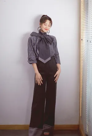 蓝盈莹复古元气写真图片_4