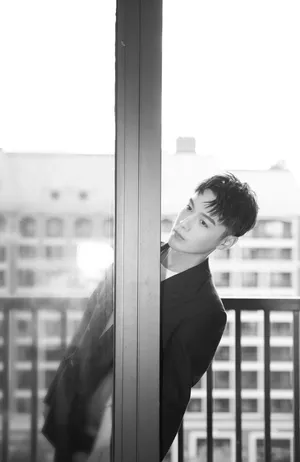 张昊唯黑白简约写真图片_6