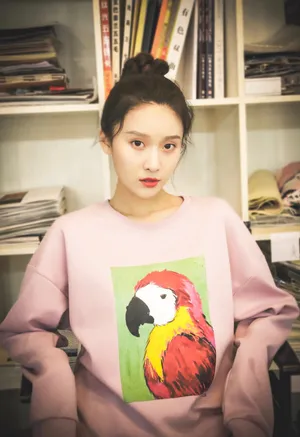 王子璇清新丸子头写真图片_1