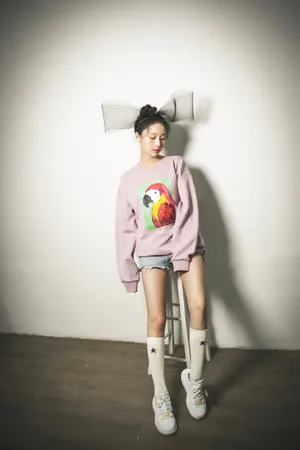 王子璇清新丸子头写真图片_3