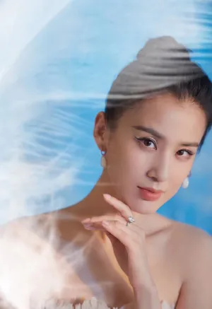黄圣依天鹅妆迷人性感写真_1