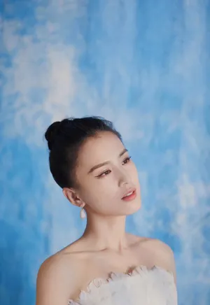 黄圣依天鹅妆迷人性感写真_5