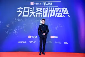 陈学冬黑色亮片西装帅气图片_8