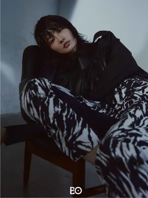 李沁裸妆时尚写真图片_7