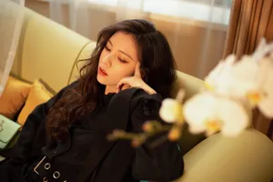 宋妍霏简洁干练写真图片_2