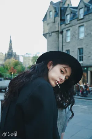 傅菁酷美帅气西装写真图片_2