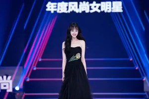 郑爽黑色抹胸纱裙性感图片_4