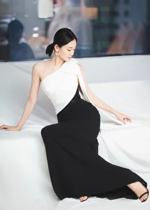 苗苗黑白斜肩礼服性感写真图片_2