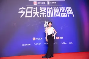 苗苗黑白斜肩礼服性感写真图片_10